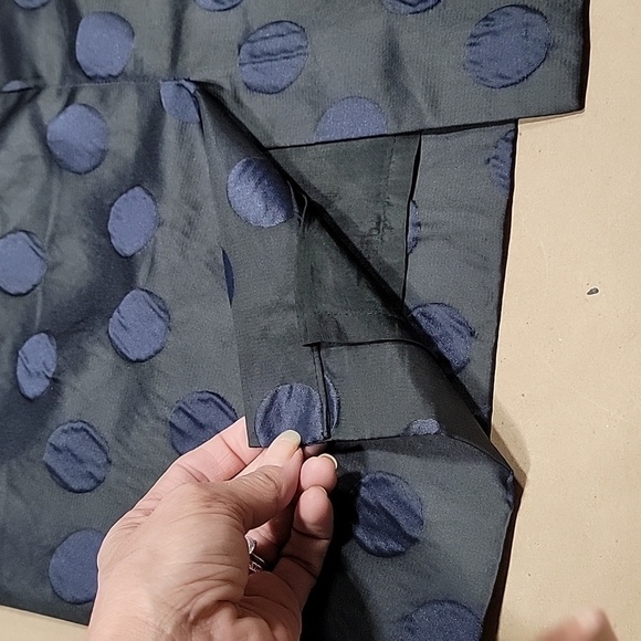 J Crew Size 00 "The Pencil Skirt" Black with Blue Polka Dots, Exc. Used Cond. - Picture 12 of 13